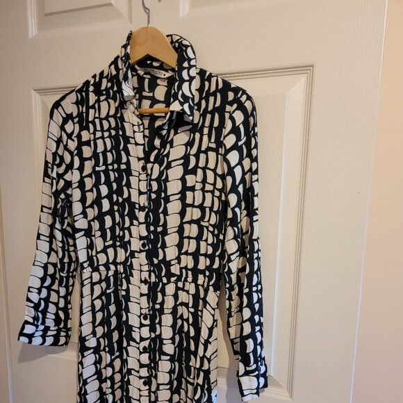Zara Dresses & Skirts - Size 9 Beautiful Navy and White ZARA Maxi Dress (great condition)